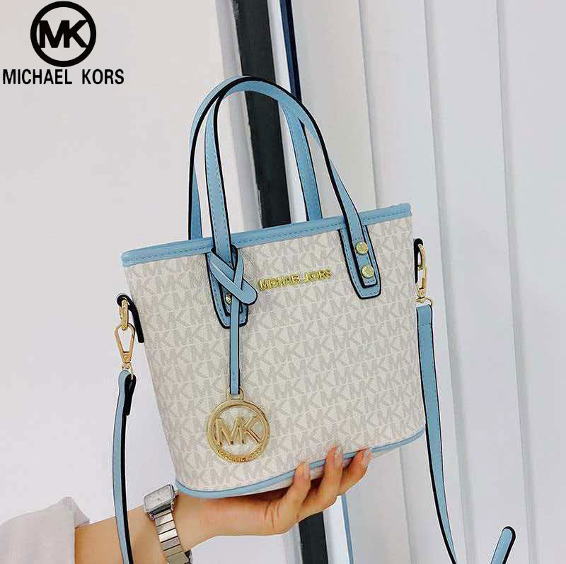 Luxury Bags Michael Kors - マイケルコース オーレ ジェットセット 2026 新作バッグ 軽量