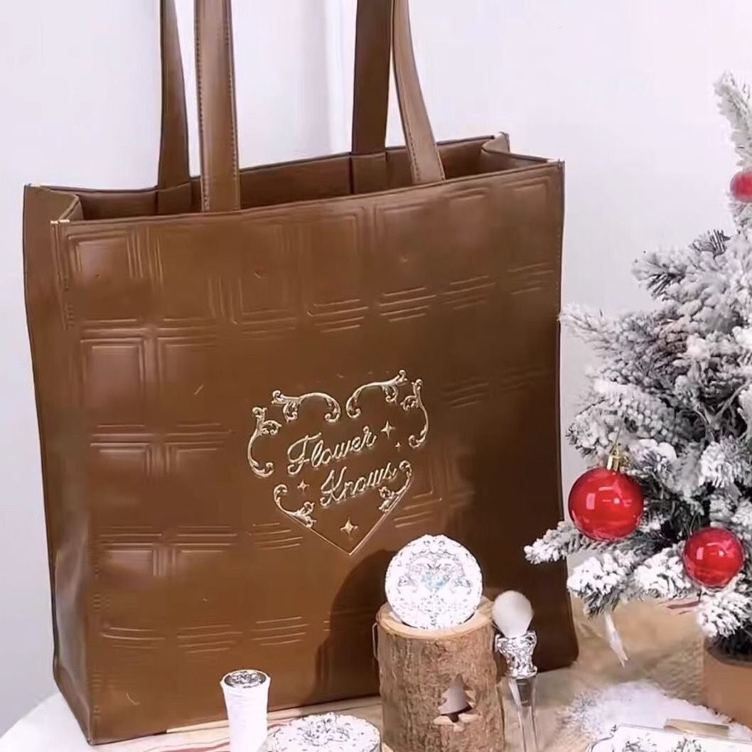 Flowerknows トラベルトートバッグ ピンク クロス - Luxury Bags Coach のレビューと価格