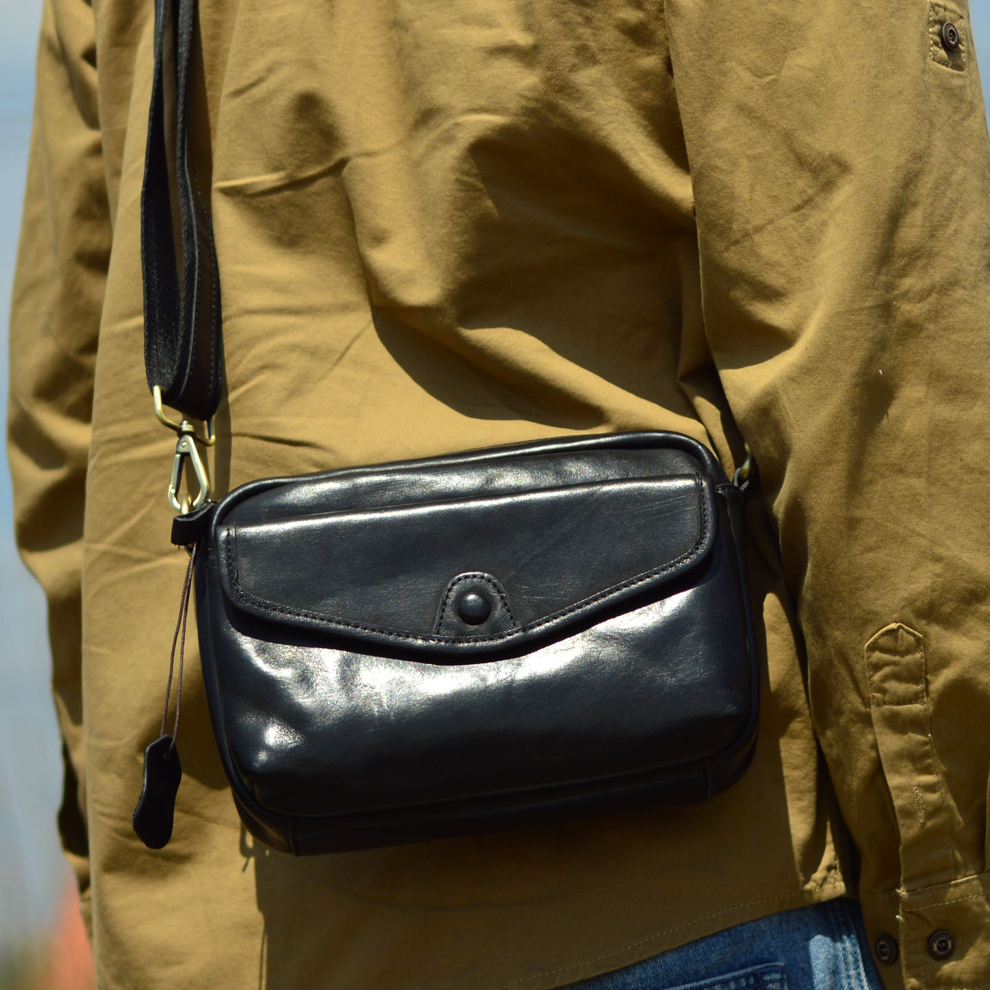 AETOO 高級レザー製メンズシングルショルダークロスボディ - Luxury Bags Made In China のレビューと価格