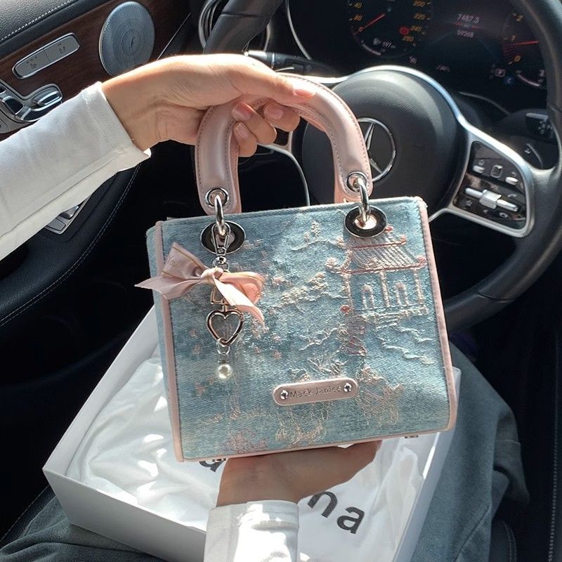 高級感のあるライトラグジュアリー、コントラストカラー、民族風 - Luxury Bags Levels のレビューと価格