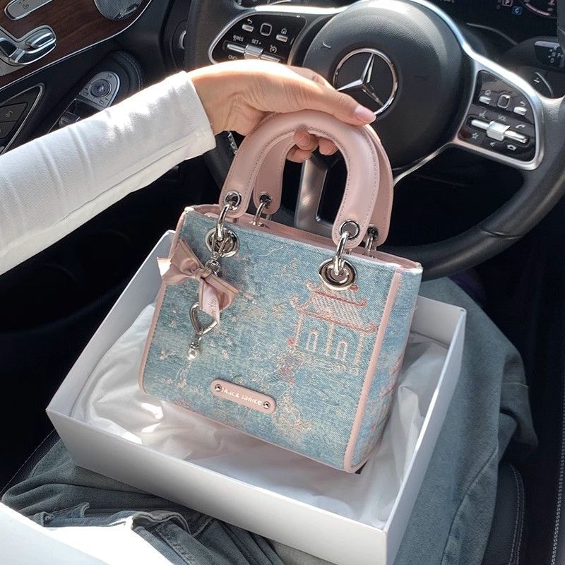 高級感のあるライトラグジュアリー、コントラストカラー、民族風 - Luxury Bags Levels のレビューと価格