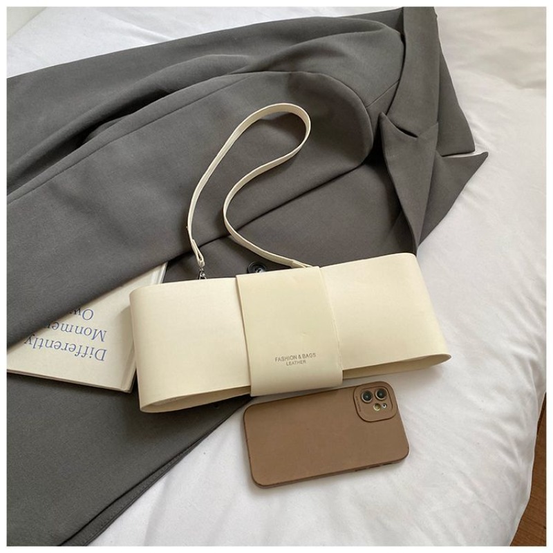 フランス製プレミアムアンダーアームバッグ、トレンド感のあるラ - Luxury Bags Levels のレビューと価格