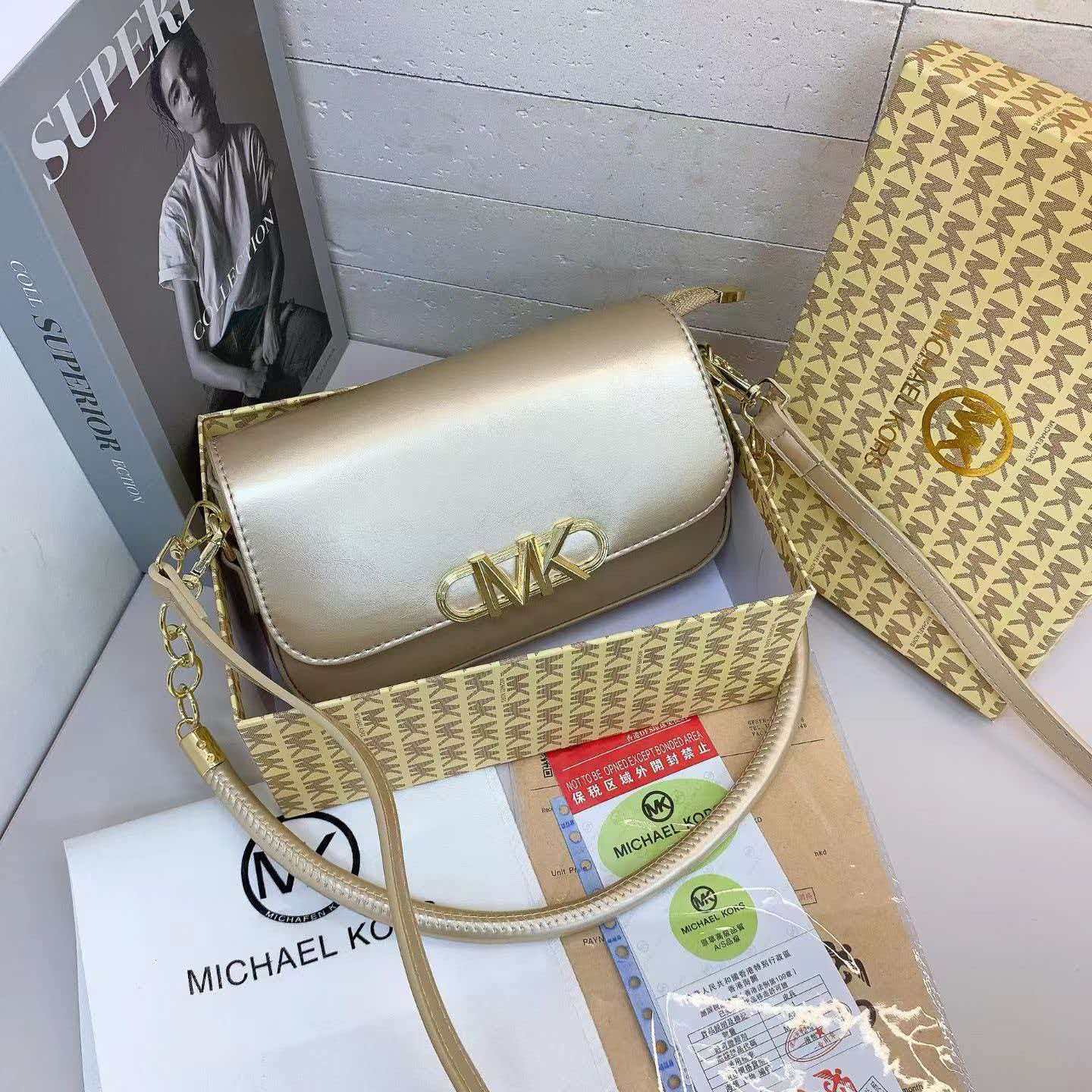 マイケルコースの女性用チェーンバッグ、新しい夏用ブラックショ - Luxury Bags Michael Kors のレビューと価格