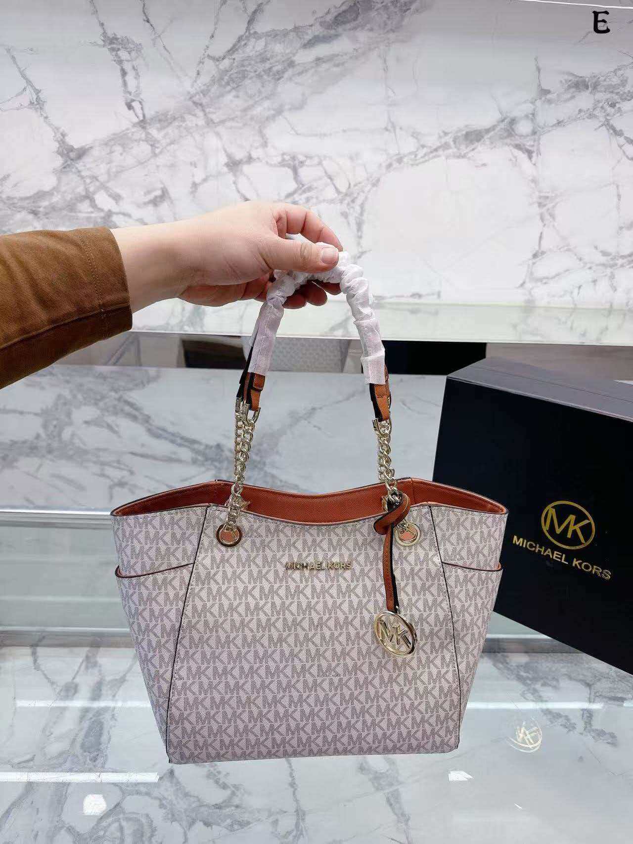 マイケル・コース ジェットセット 2026 新作：高品質でク - Luxury Bags Michael Kors のレビューと価格